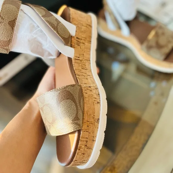 Coach Talulah Signature Khaki saddle Sandal 5.5 - Picture 8 of 9